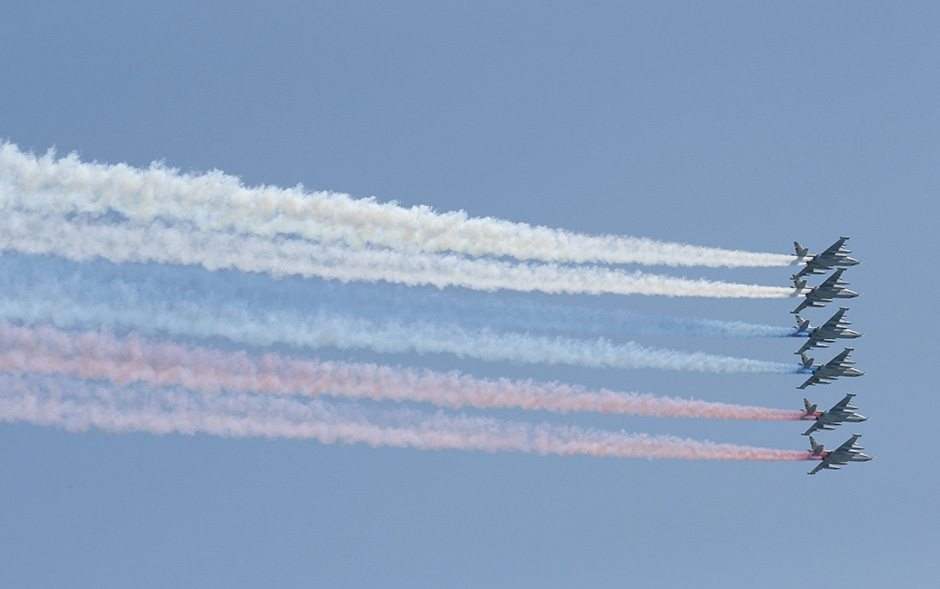 Russian Su-25 jet fighters release smoke in the colours of the Russian flag during the Victory Day parade, marking the 71st anniversary of the victory over Nazi Germany in World War Two, above Red Square in Moscow, Russia, May 9, 2016. REUTERS/Grigory Dukor