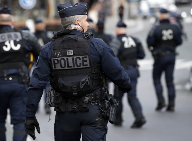 policija francuska, napad
