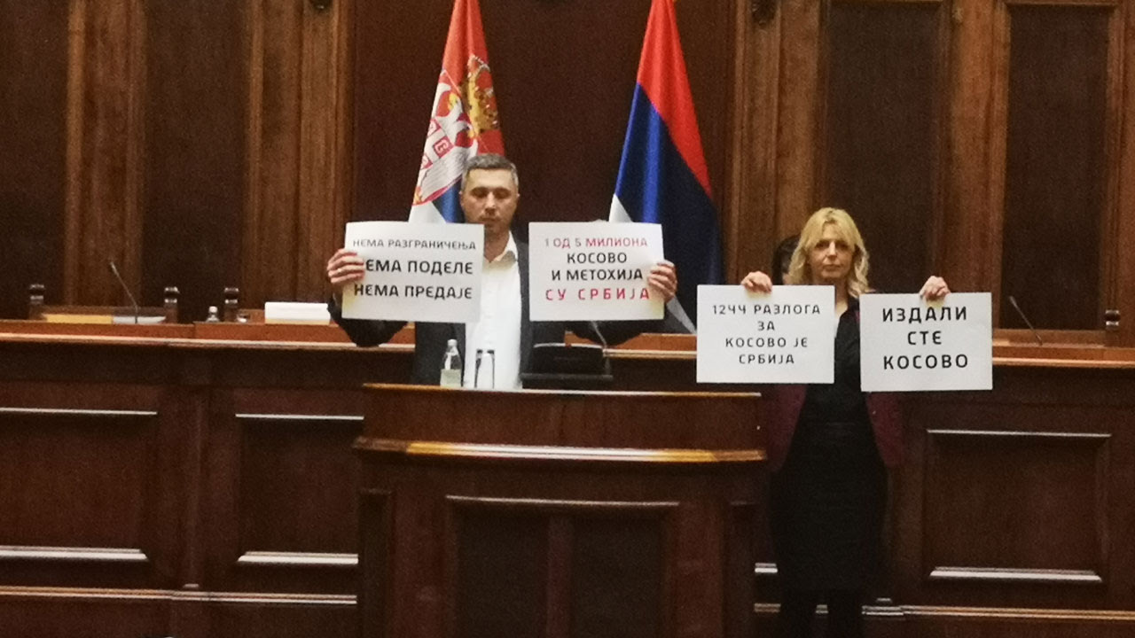 dveri protest