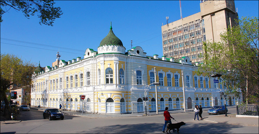 Астраханский дом. Дом купца Курдова в Астрахани. Дворец пионеров Астрахань. Дом купца с.м. Курдова. Старинная архитектура Астрахани.