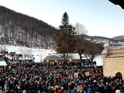 Литије широм Црне Горе: Молитвом, иконом и достојанством народ брани светиње! (фото, видео)