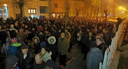 Литије широм Црне Горе: Молитвом, иконом и достојанством народ брани светиње! (фото, видео)